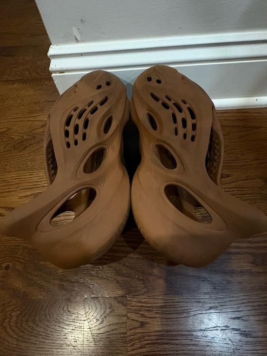 adidas Yeezy Foam Runner Slip-On Shoe in Clay Red main image 7